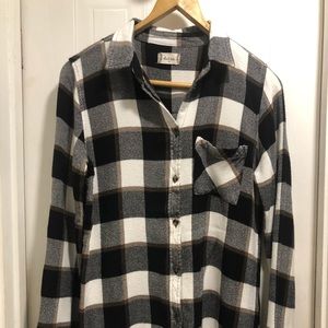 Super soft Black and Gold Altar’d State Flannel